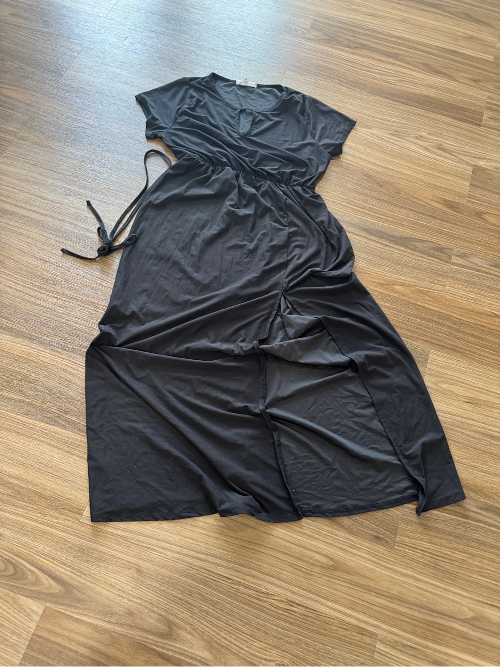 eye candy Black Wrap-Style Short-Sleeve Maxi Dress